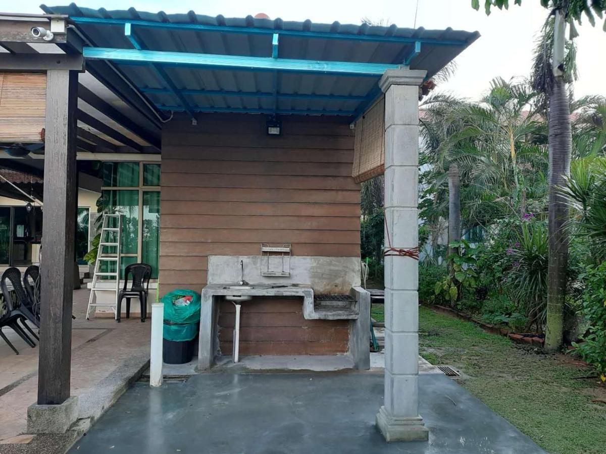 Melaka Beachfront Villa With Pool Dış mekan fotoğraf