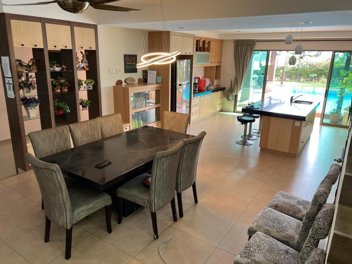 Melaka Beachfront Villa With Pool Dış mekan fotoğraf