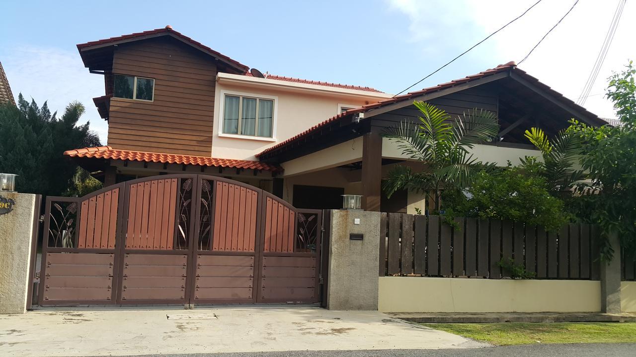 Melaka Beachfront Villa With Pool Dış mekan fotoğraf