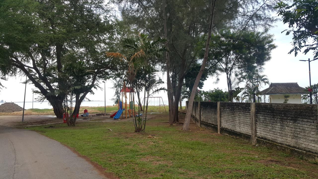 Melaka Beachfront Villa With Pool Dış mekan fotoğraf