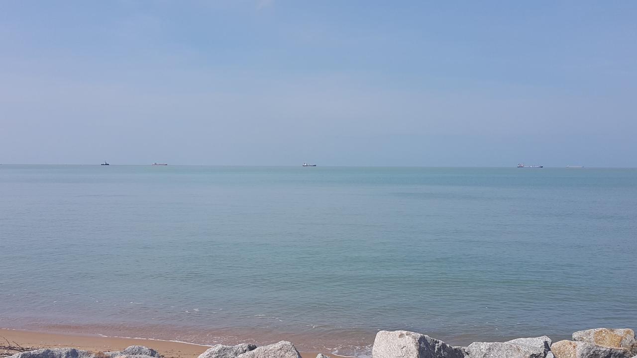 Melaka Beachfront Villa With Pool Dış mekan fotoğraf