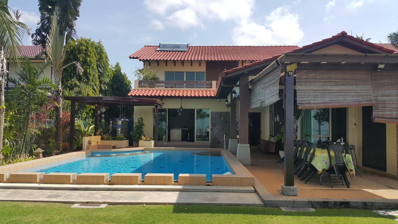 Melaka Beachfront Villa With Pool Dış mekan fotoğraf