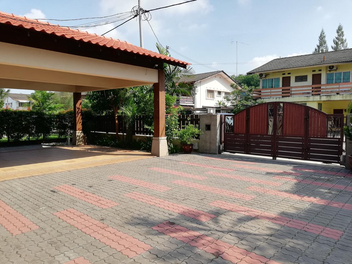 Melaka Beachfront Villa With Pool Dış mekan fotoğraf