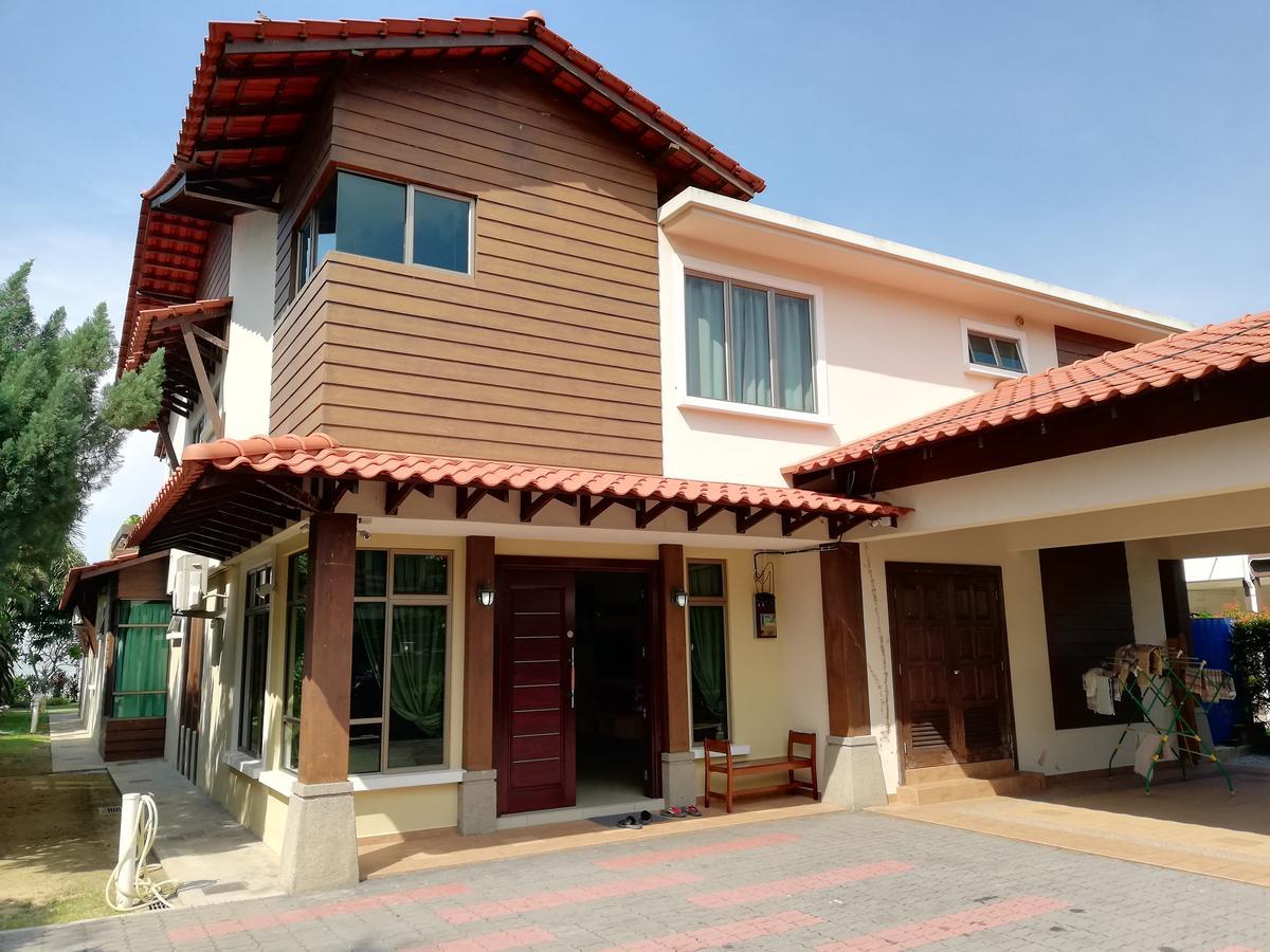 Melaka Beachfront Villa With Pool Dış mekan fotoğraf